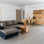 White Luxury Tríkala