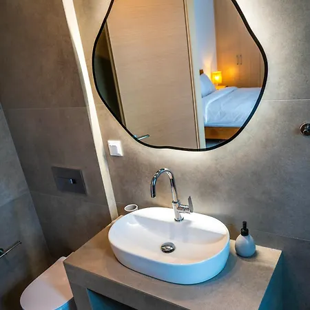 White Luxury アパート