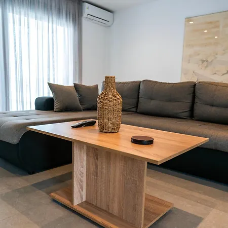 White Luxury Apartment *