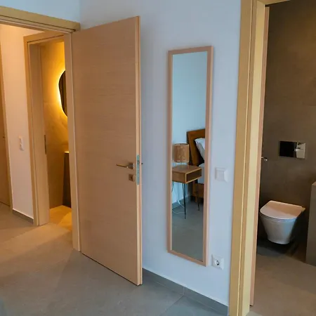 White Luxury Appartement Tríkala