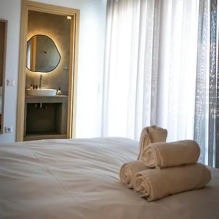 White Luxury アパート