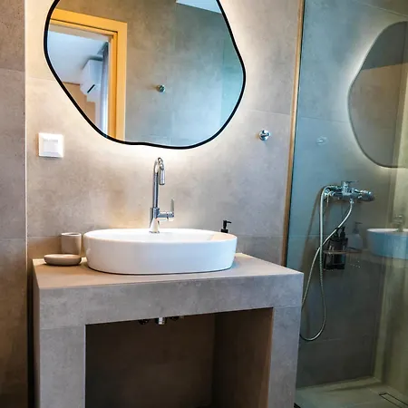 White Luxury アパート Tríkala