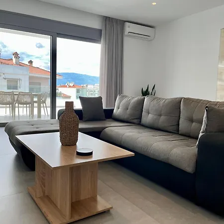 White Luxury アパート Tríkala