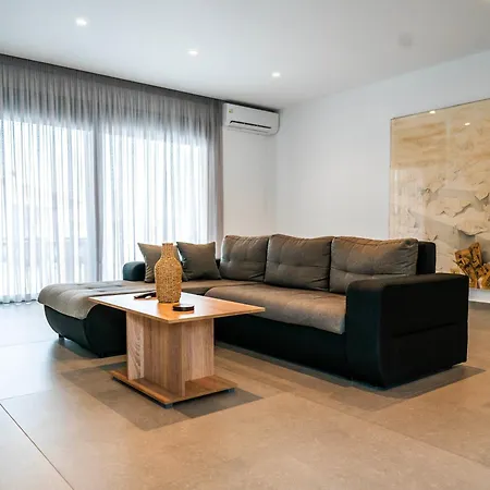 White Luxury * Tríkala