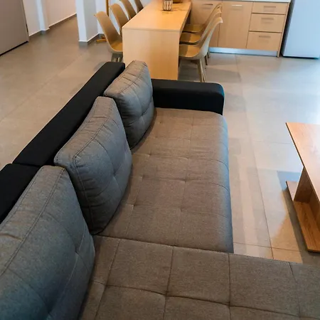 White Luxury アパート Tríkala