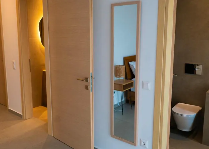 White Luxury Apartament Tríkala