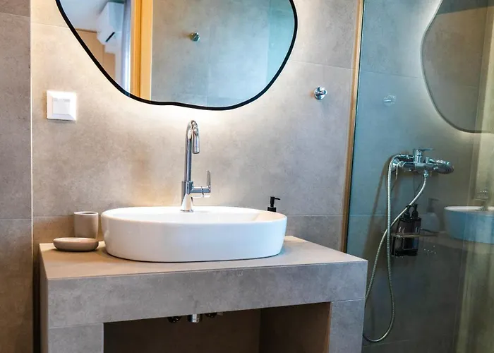 White Luxury Apartament Tríkala